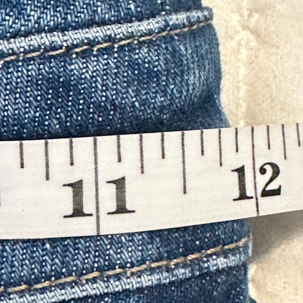 Rails Malibu Dress
Mazarine Denim Button-Down Midi Dress - Picture 11 of 13